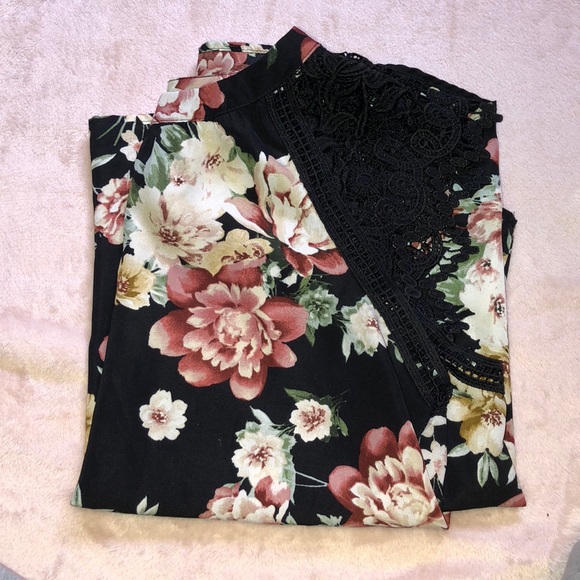 Floral Loose Top - Picture 4 of 4